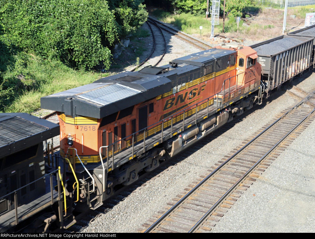 BNSF 7618 on NS train 350